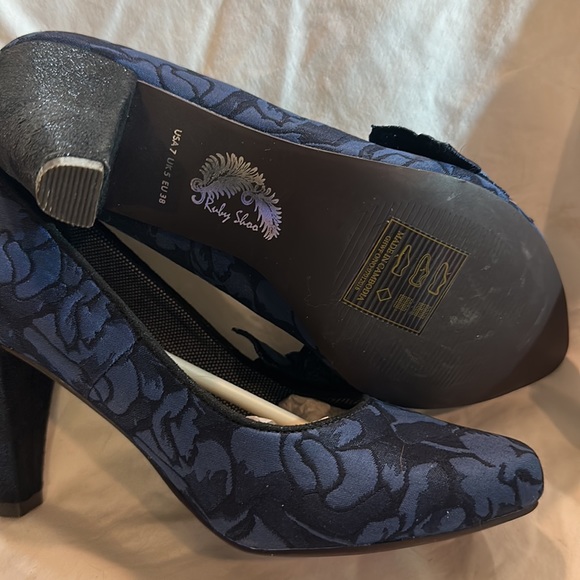 Heels - Picture 3 of 5